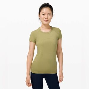 Lululemon Swiftly Tech Short Sleeve 2.0 in Hazel Green Size 4